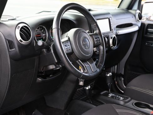 Used 2018 Jeep Wrangler Sahara w/ Connectivity Group image 11