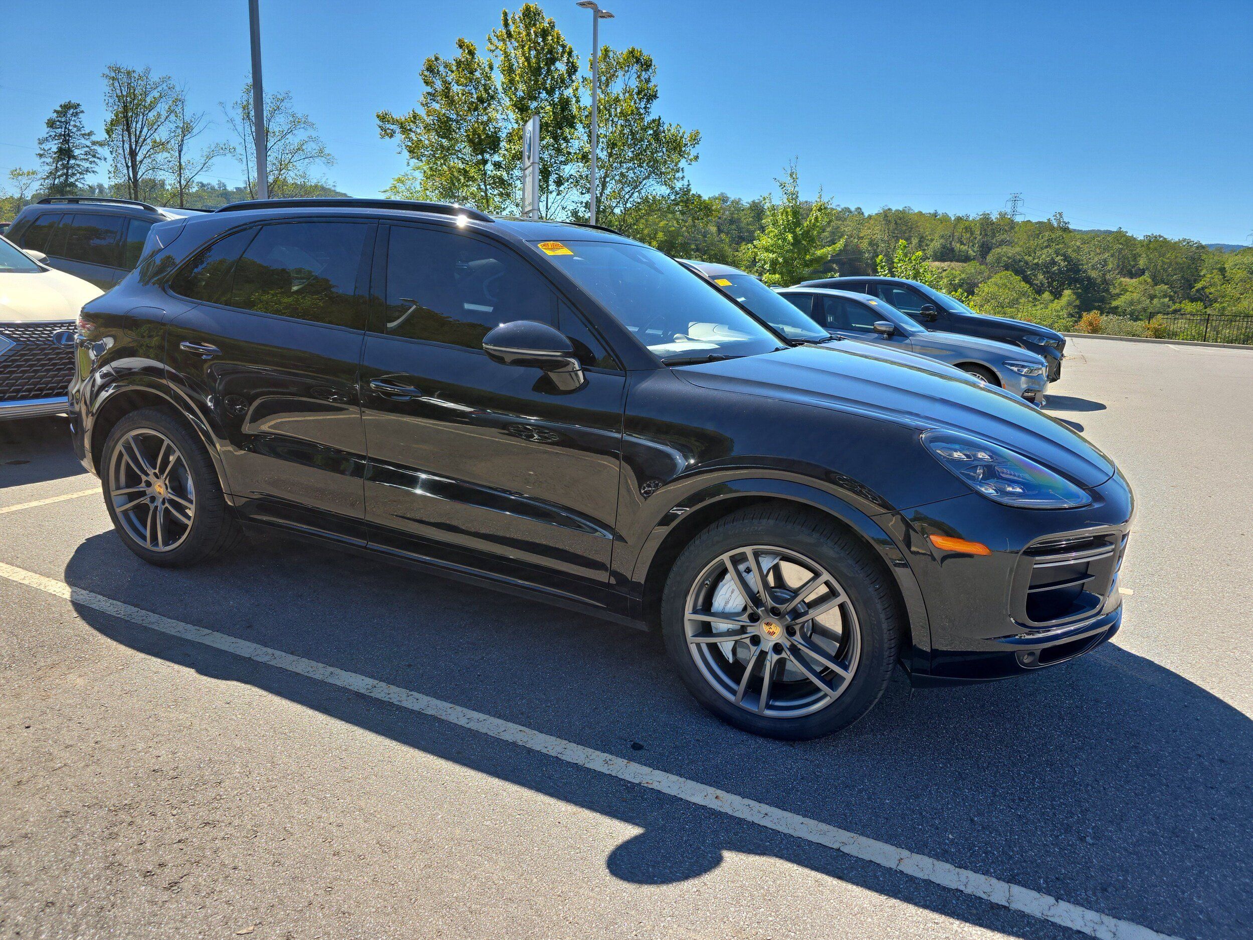 Used 2019 Porsche Cayenne Turbo AWD/4WD image 1