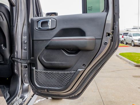 Used 2024 Jeep Gladiator Rubicon AWD/4WD image 39