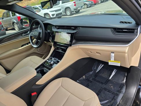 New 2026 Jeep Grand Cherokee L Limited AWD/4WD image 28
