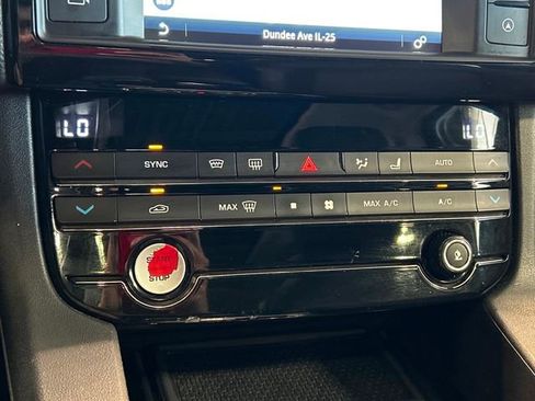 Used 2018 Jaguar F-PACE Premium image 33