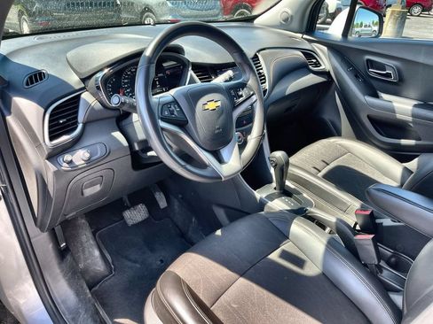 Used 2022 Chevrolet Trax LT w/ LT Convenience Package AWD/4WD image 10