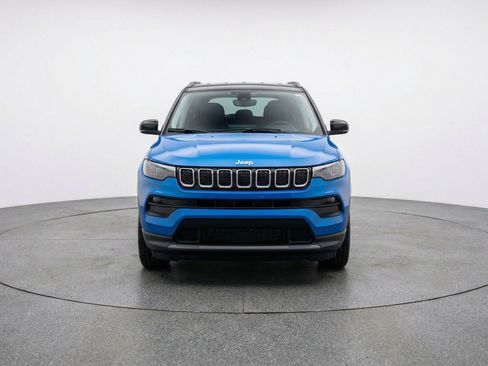 Used 2025 Jeep Compass Limited AWD/4WD image 2