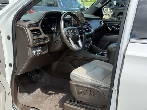 Used 2022 GMC Yukon SLT w/ SLT Premium Package image 14