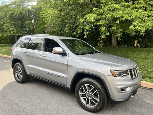 Used 2019 Jeep Grand Cherokee Limited w/ Luxury Group II AWD/4WD image 40