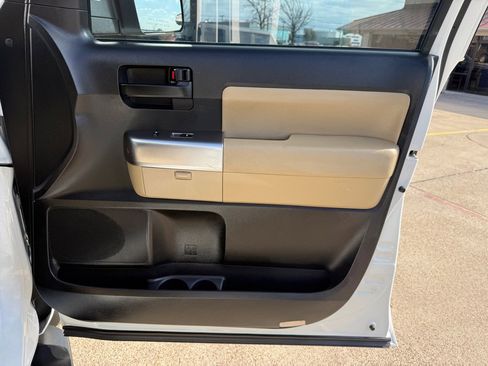 Used 2019 Toyota Sequoia SR5 image 20