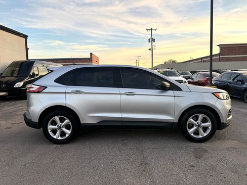 Used 2019 Ford Edge SE image 5