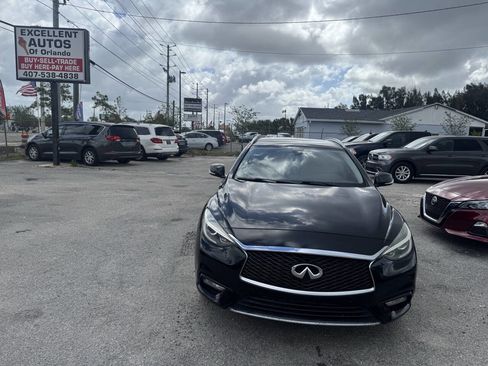 Used 2017 INFINITI QX30 Premium w/ Navigation Package image 5