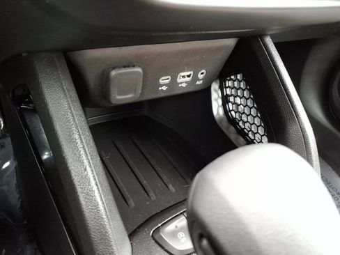 Used 2021 Chevrolet TrailBlazer LS FWD image 23