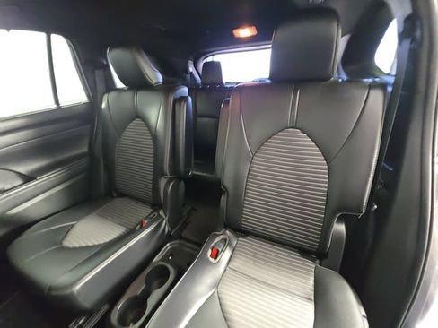 Used 2021 Toyota Highlander XSE AWD/4WD image 13