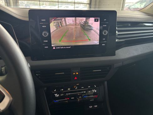 Used 2025 Volkswagen Jetta SE image 17