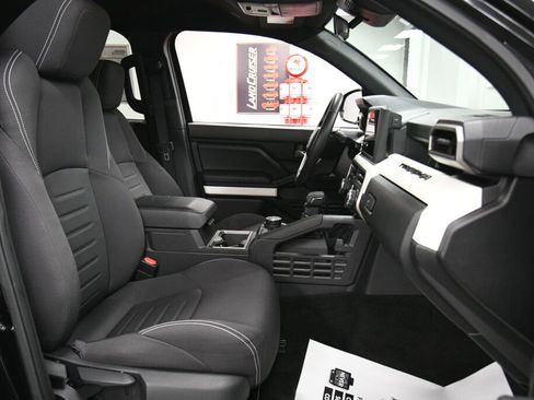 Used 2024 Toyota Tacoma TRD Off-Road image 24