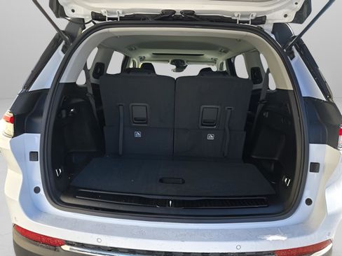 Certified 2024 Jeep Grand Cherokee L Laredo image 25