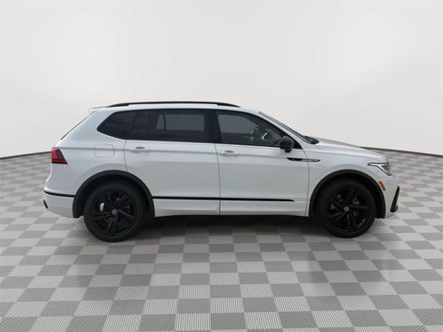 Used 2023 Volkswagen Tiguan SE R-Line FWD image 3