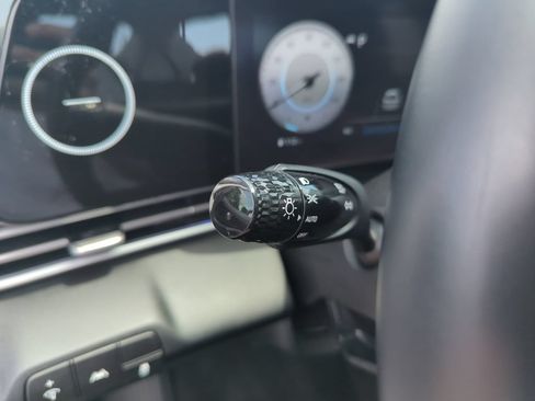 Used 2023 Hyundai Elantra Limited FWD image 21