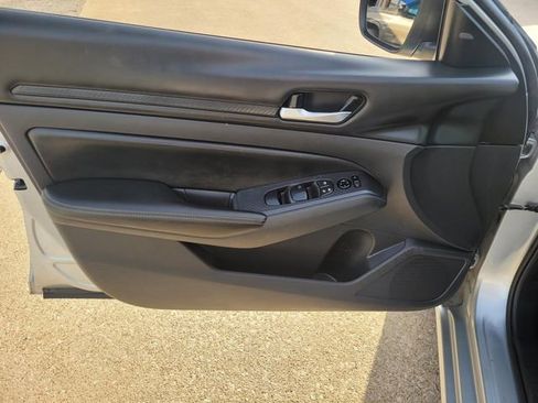 Used 2024 Nissan Altima 2.5 SV image 18