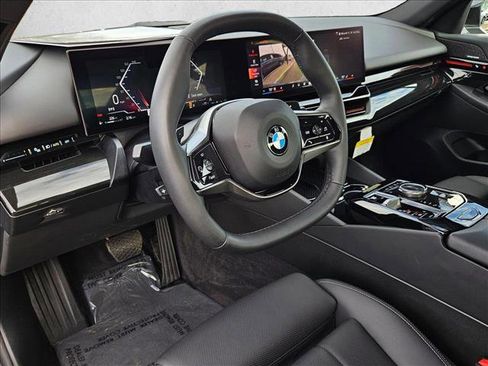 Certified 2024 BMW 530i w/ Convenience Package image 10