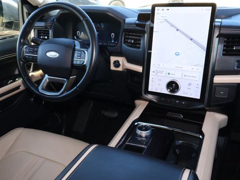 Used 2023 Ford Expedition Platinum image 12