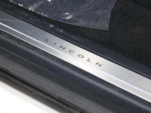 Used 2025 Lincoln Navigator Reserve AWD/4WD image 16