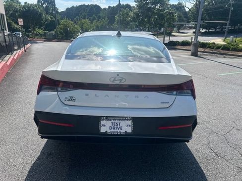 Certified 2026 Hyundai Elantra Hybrid FWD image 4