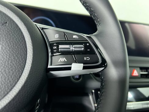 New 2026 Kia Seltos EX FWD image 17