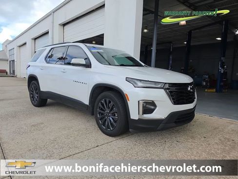 Used 2023 Chevrolet Traverse RS FWD image 1