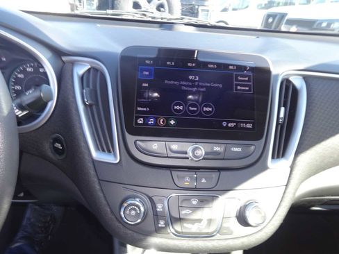 Used 2021 Chevrolet Malibu LS image 16