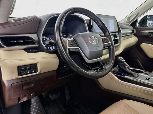 Used 2022 Toyota Highlander Limited FWD image 21