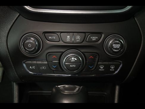 Used 2022 Jeep Cherokee Latitude Lux image 24