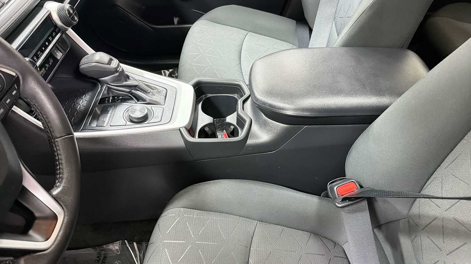 Used 2020 Toyota RAV4 XLE AWD/4WD image 22