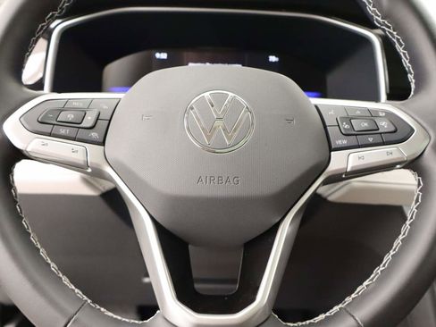 Used 2025 Volkswagen Taos SE w/ Panoramic Sunroof Package image 13