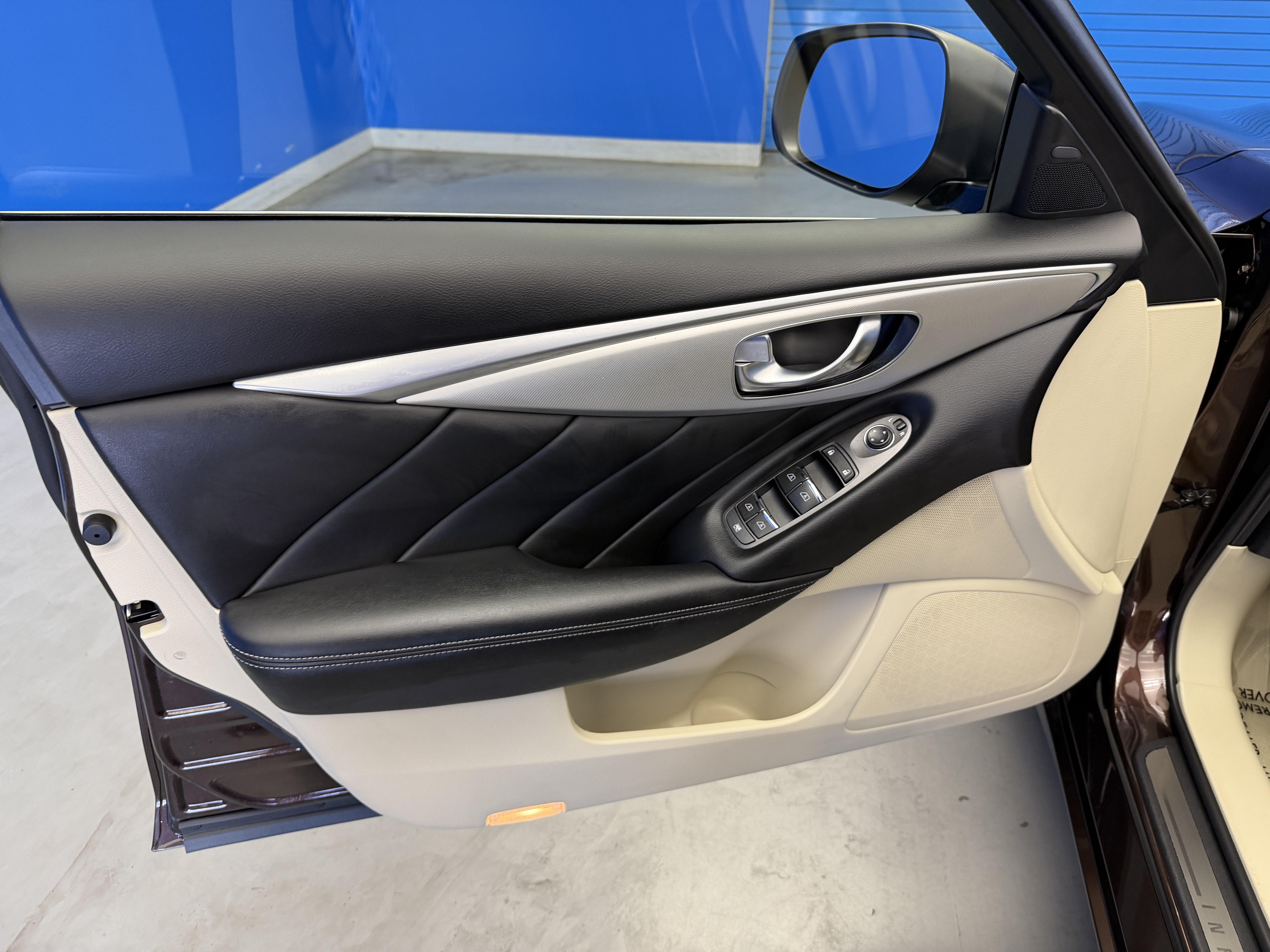 Used 2019 INFINITI Q50 Luxe w/ Essential Package (3.0T Luxe) AWD/4WD image 9
