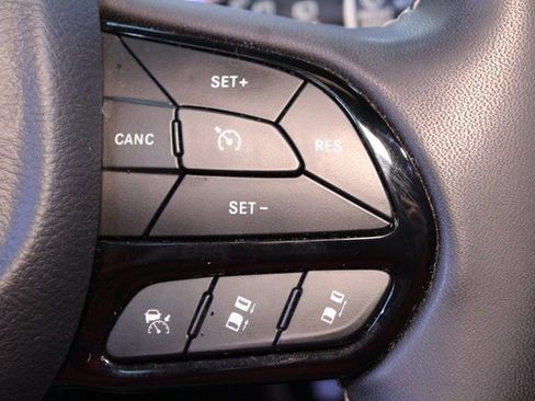 Used 2022 Chrysler Pacifica Touring image 23