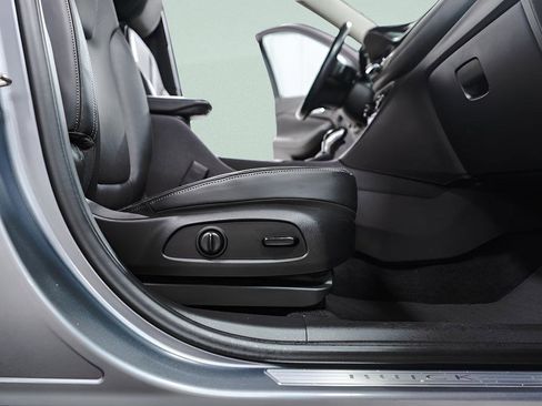Used 2021 Buick Encore GX Essence FWD image 36
