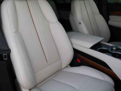 Used 2026 Cadillac Vistiq Luxury image 19