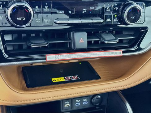 New 2026 Toyota Highlander Platinum image 19