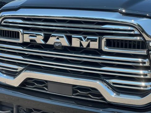 Used 2025 RAM 2500 Laramie AWD/4WD image 39