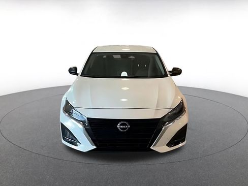 Used 2025 Nissan Altima 2.5 SV FWD image 3