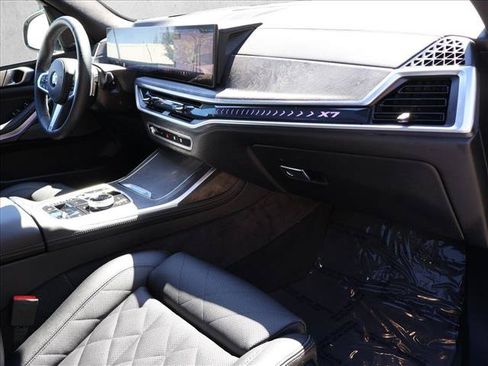 Certified 2026 BMW X7 xDrive40i w/ M Sport Package AWD/4WD image 26