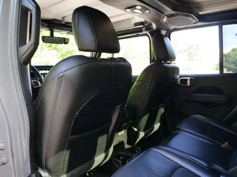 Used 2020 Jeep Gladiator Overland image 26