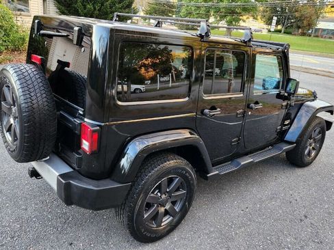 Used 2015 Jeep Wrangler Unlimited Sahara AWD/4WD image 16