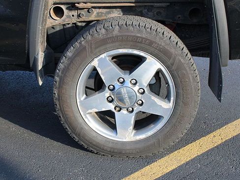 Used 2018 GMC Sierra 2500 SLT w/ All Terrain HD Package image 8