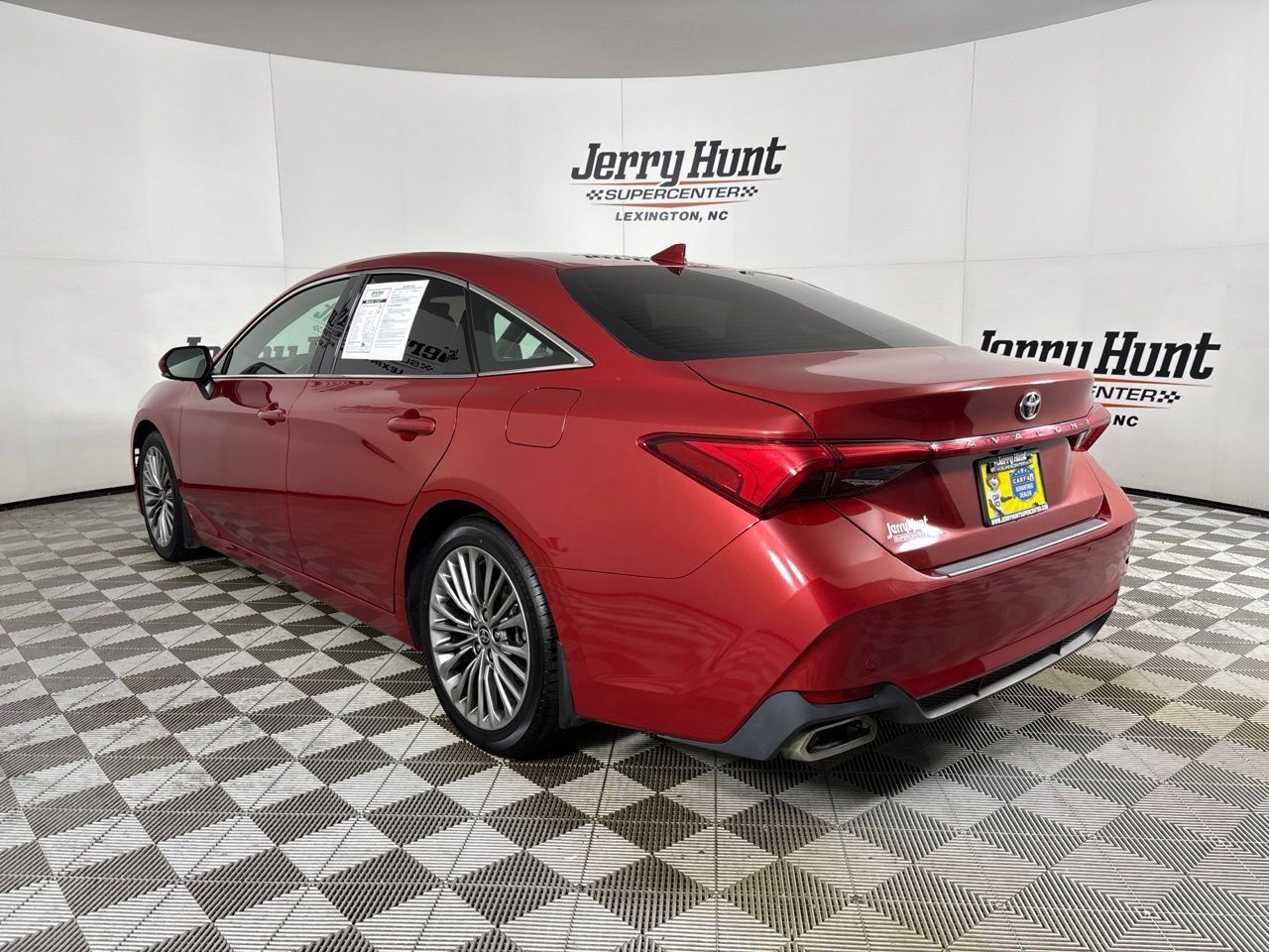Used 2022 Toyota Avalon Limited w/ Advanced Safety Package FWD image 6