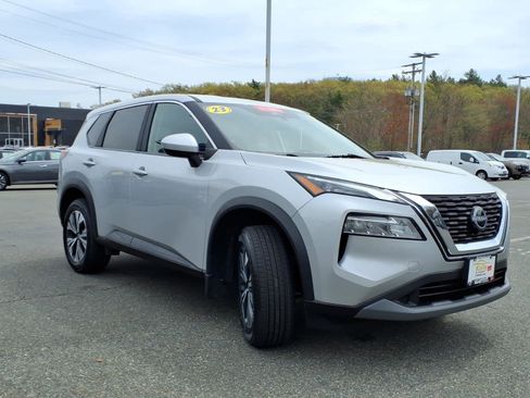 Used 2023 Nissan Rogue SV AWD/4WD image 3