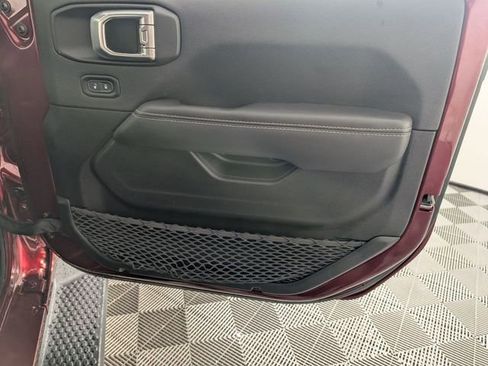 Used 2022 Jeep Wrangler Unlimited Sahara image 32