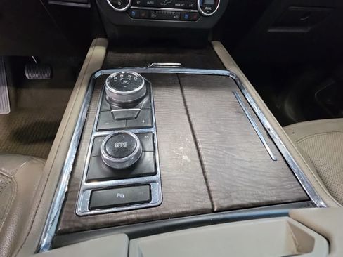 Used 2019 Ford Expedition Limited w/ Equipment Group 301A AWD/4WD image 26