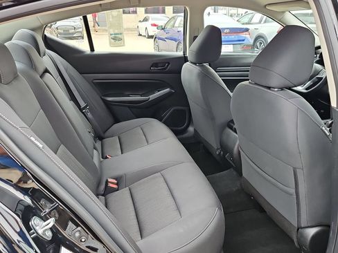 Used 2025 Nissan Altima 2.5 SV FWD image 30
