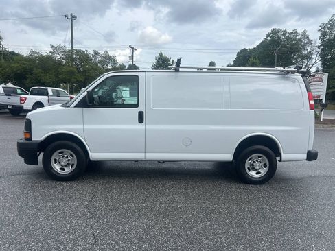 Used 2017 Chevrolet Express 2500 RWD image 6