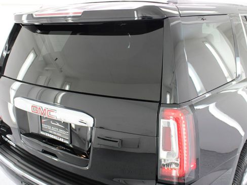 Used 2020 GMC Yukon Denali w/ Denali Premium Package AWD/4WD image 18