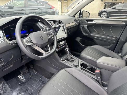 Used 2022 Volkswagen Tiguan SE image 17